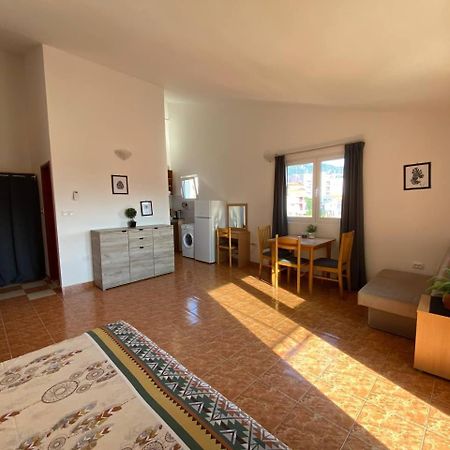 Alina'S Apartment Бечичи Экстерьер фото