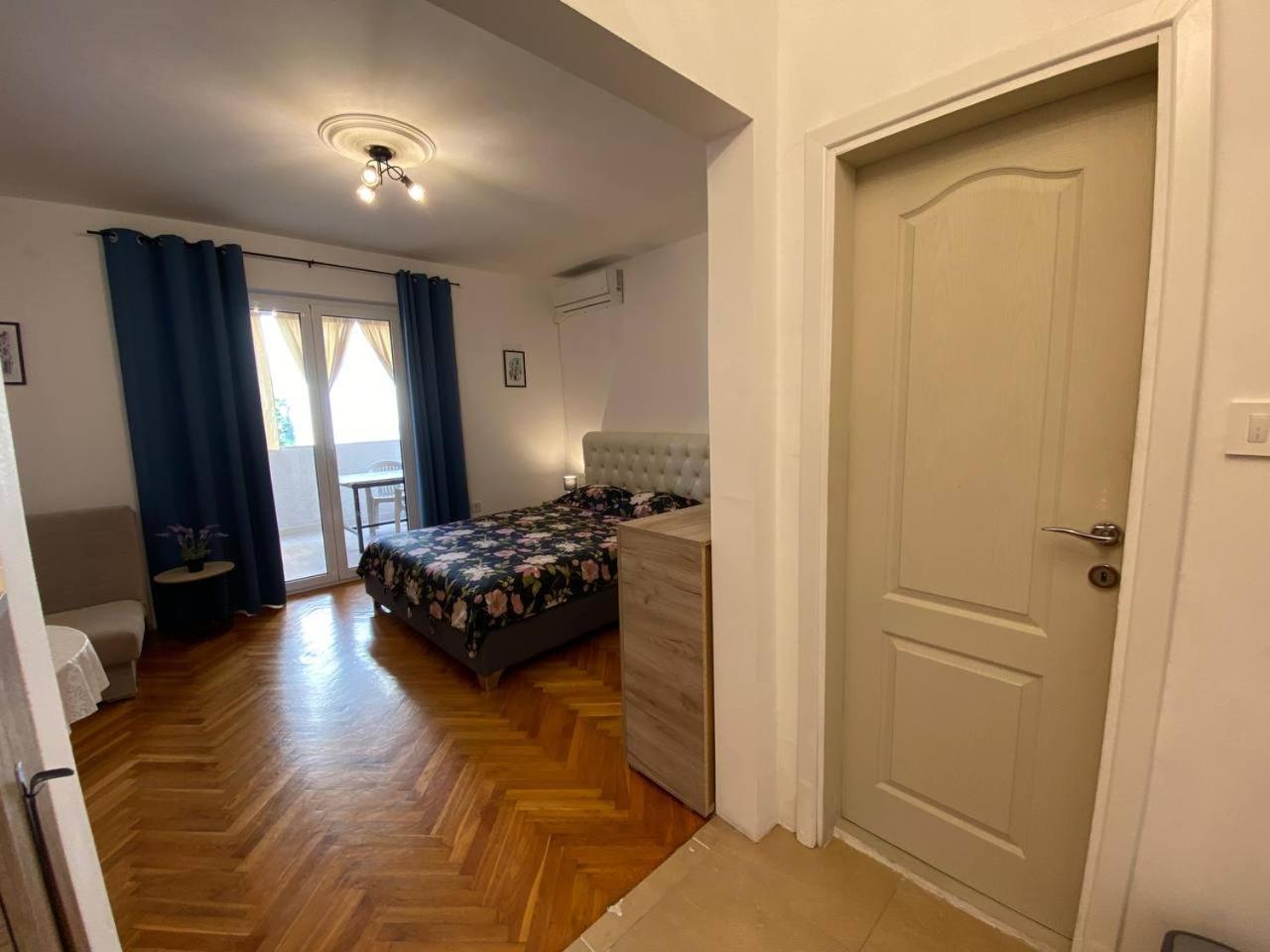 Alina'S Apartment Бечичи Экстерьер фото