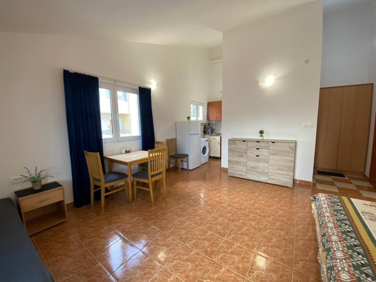 Alina'S Apartment Бечичи Экстерьер фото