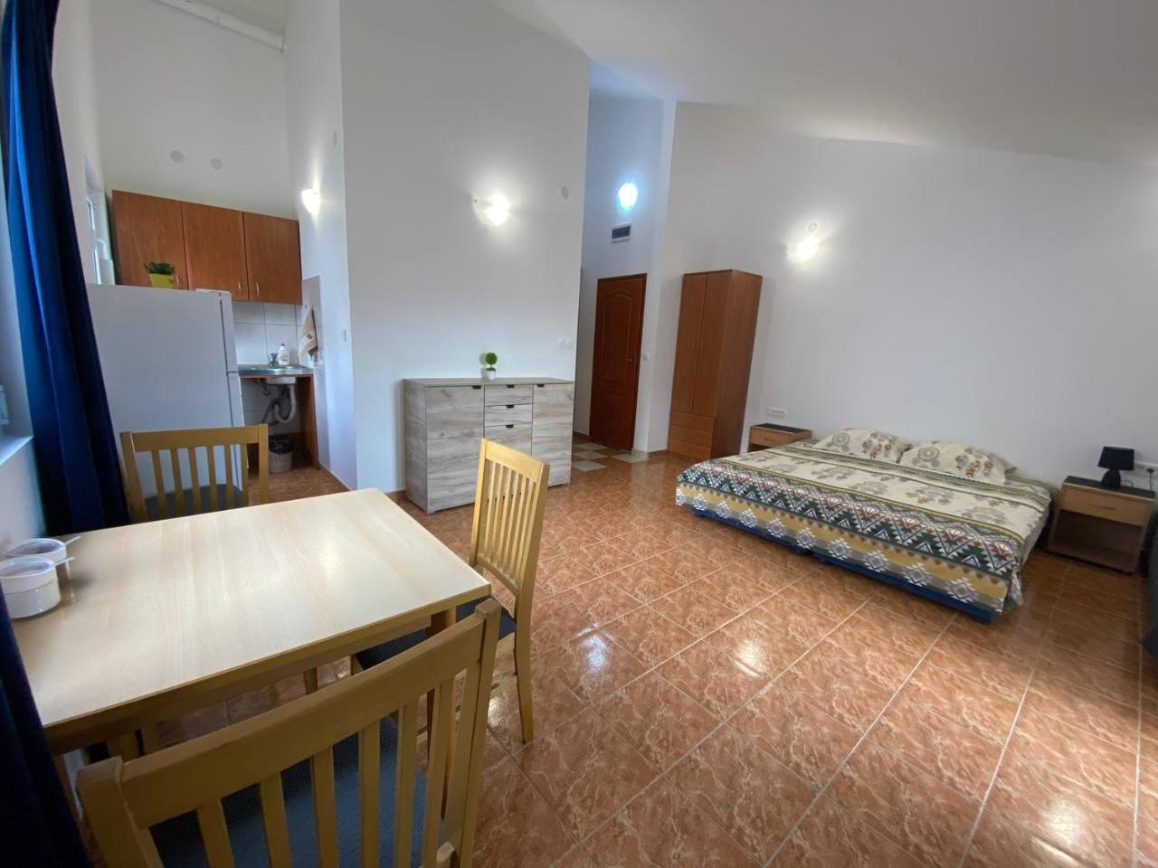 Alina'S Apartment Бечичи Экстерьер фото