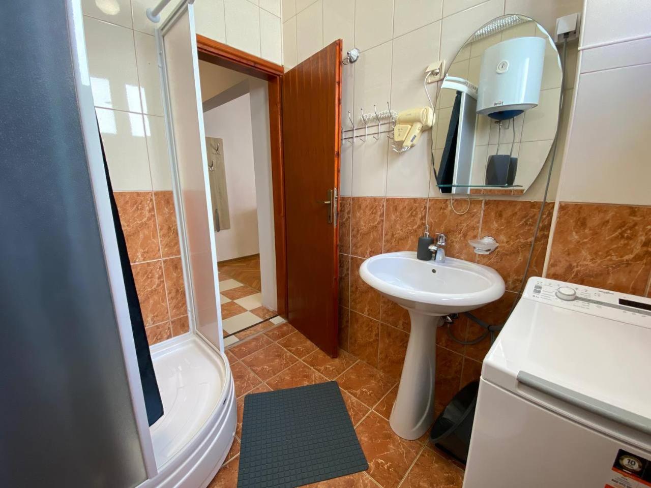 Alina'S Apartment Бечичи Экстерьер фото