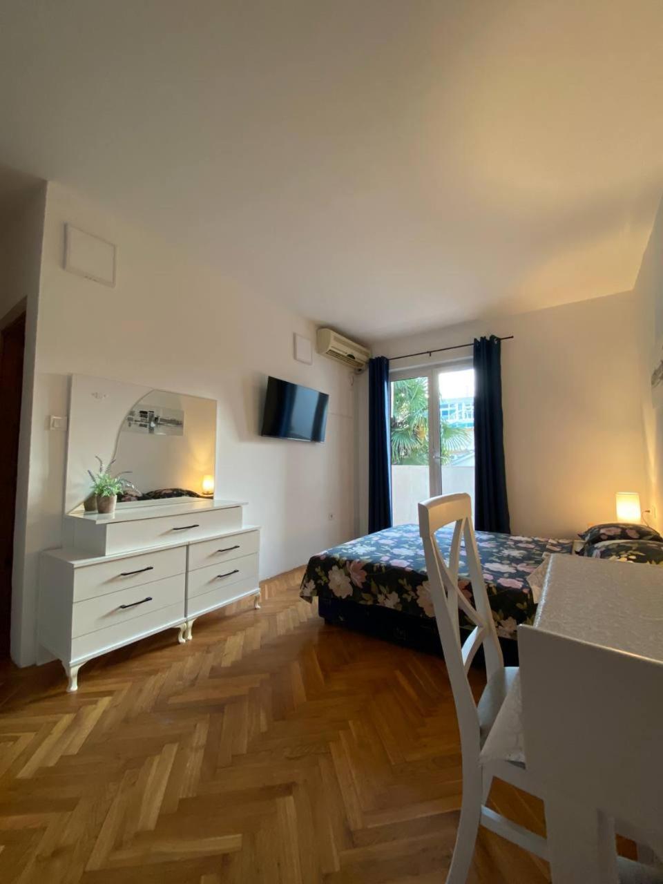 Alina'S Apartment Бечичи Экстерьер фото