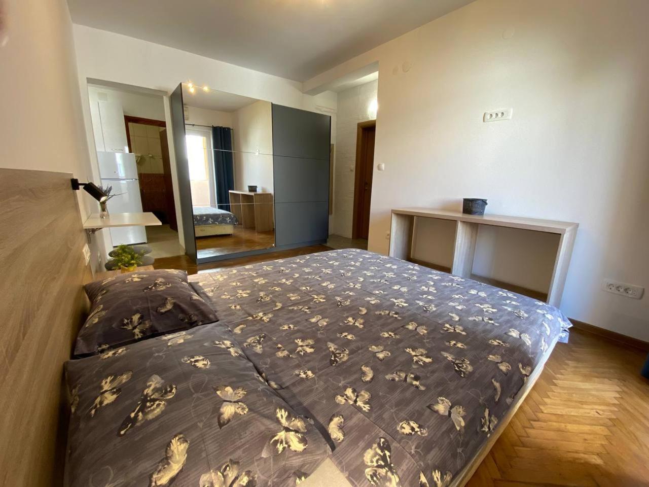 Alina'S Apartment Бечичи Экстерьер фото