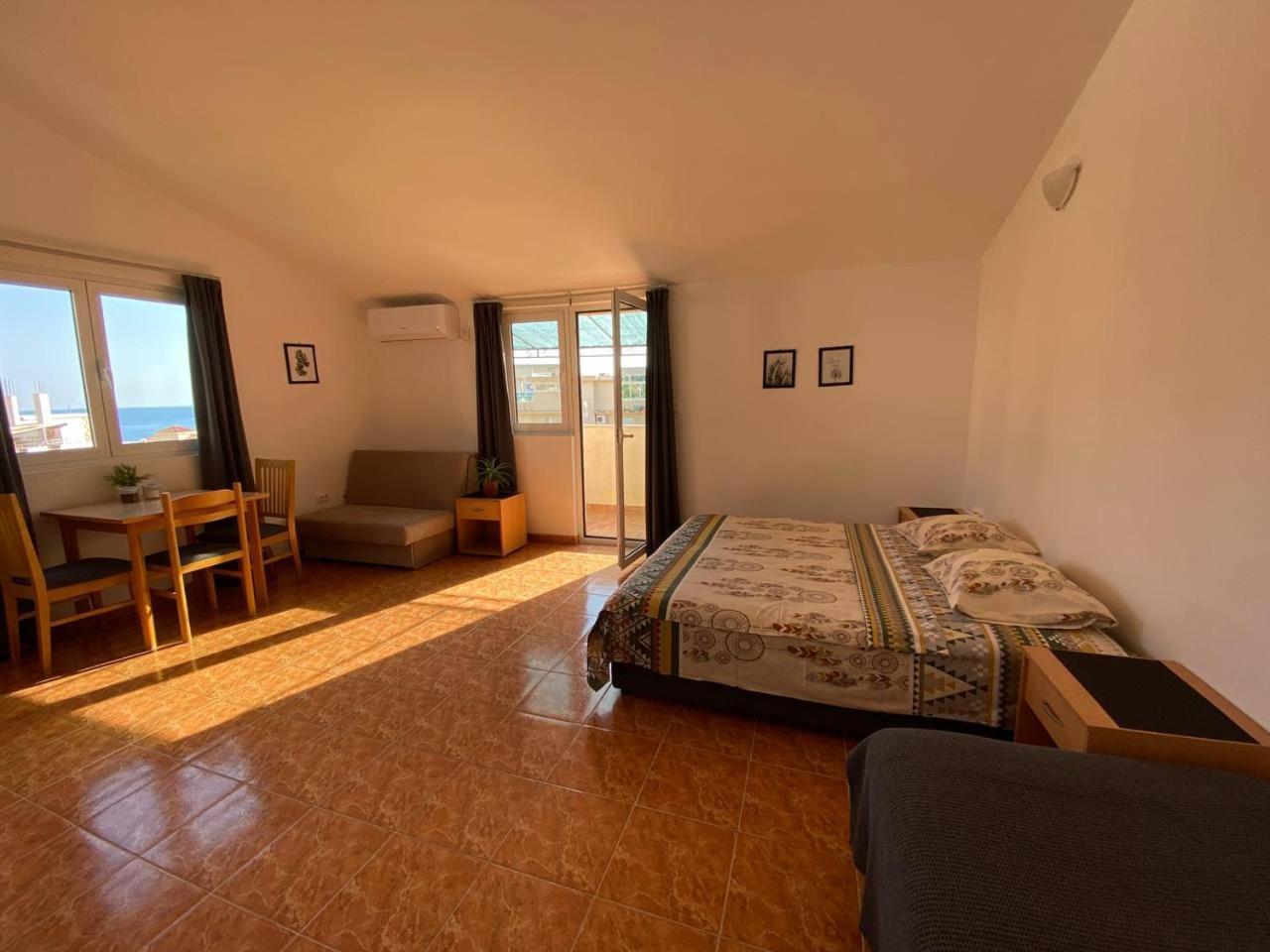 Alina'S Apartment Бечичи Экстерьер фото